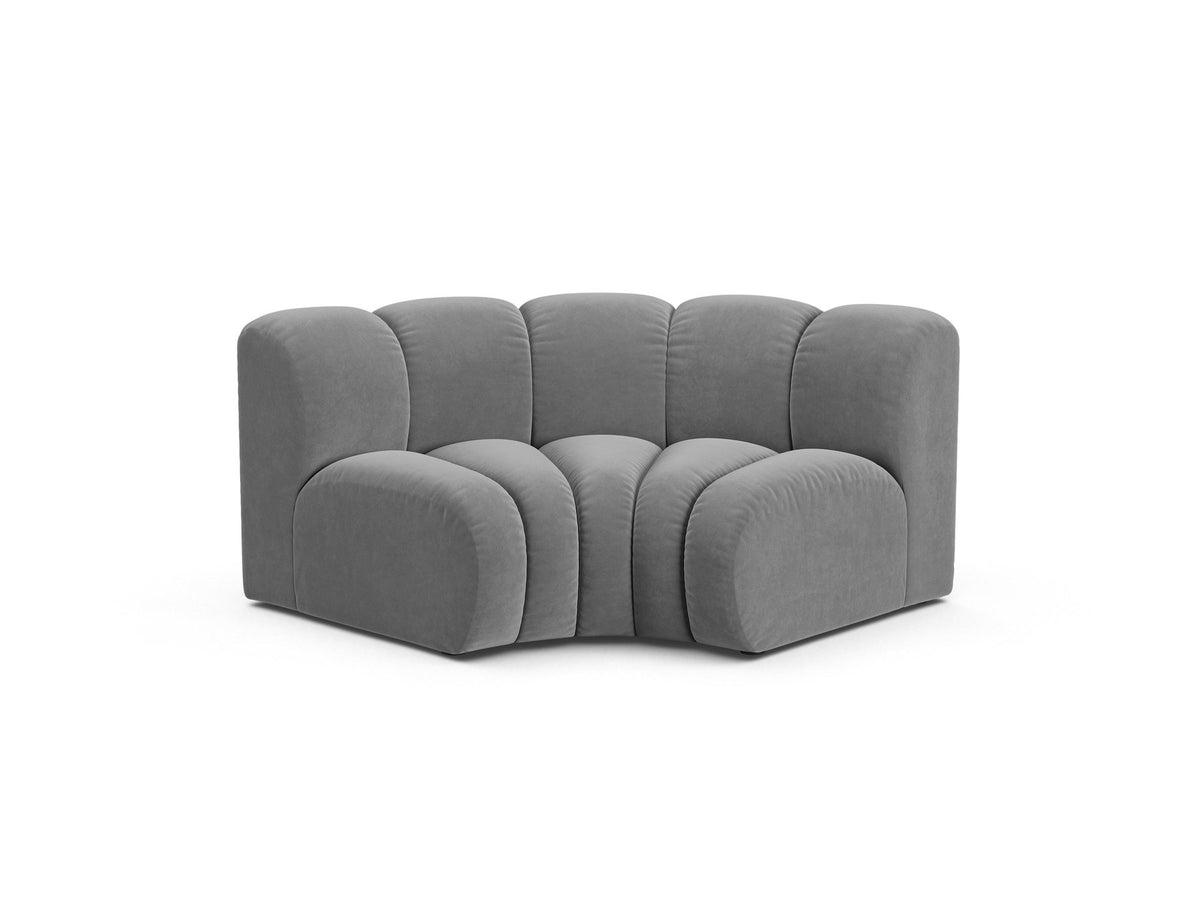 Produktfoto des Lupine Eckmoduls von Micadoni: modulares Sofa-Eckelement in leichtem Beige mit Venus-Samtbezug und schwarzen Kunststoffbeinen.