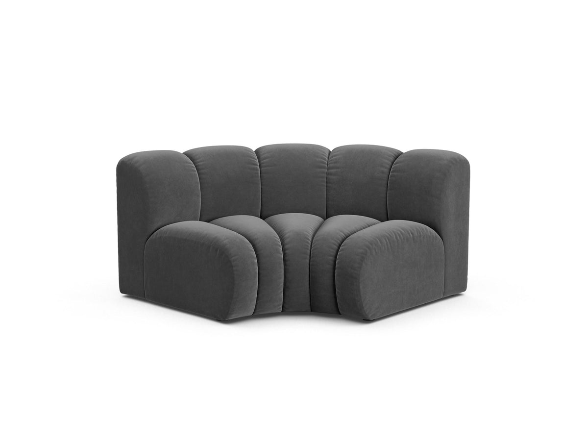 Produktfoto des Lupine Eckmoduls von Micadoni: modulares Sofa-Eckelement in leichtem Beige mit Venus-Samtbezug und schwarzen Kunststoffbeinen.