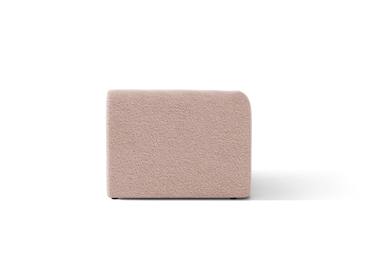 Dunkelbeiger Einsitzer aus der modularen Miley-Sofa-Serie von Micadoni, Bezug aus Bluvel-Stoff, schwarze Kunststofffüsse, kompakte quadratische Form.