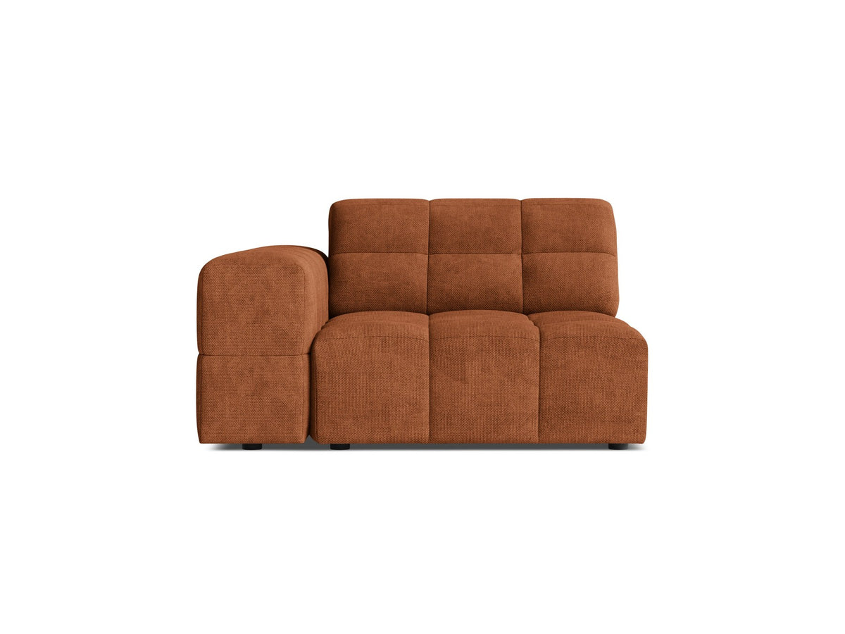 Modulares Sofa Jennifer von Micadoni in leichtem Beige mit Chenille-Stoffbezug, schwarzen Kunststoffbeinen und niedriger Rückenlehne.