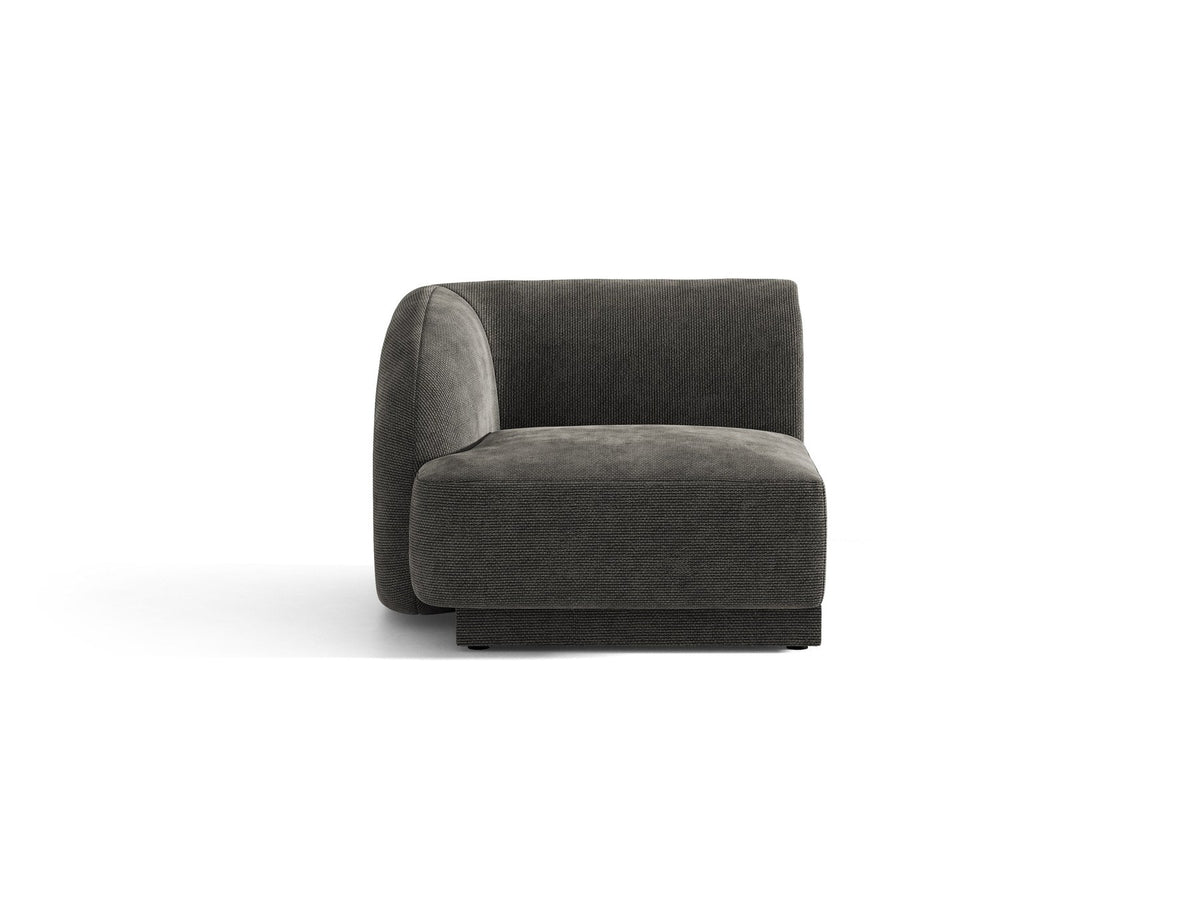 Dunkelbeiger Einsitzer aus der modularen Miley-Sofa-Serie von Micadoni, Bezug aus Bluvel-Stoff, schwarze Kunststofffüsse, kompakte quadratische Form.