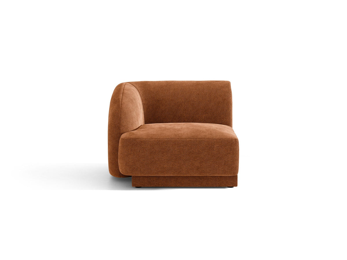 Dunkelbeiger Einsitzer aus der modularen Miley-Sofa-Serie von Micadoni, Bezug aus Bluvel-Stoff, schwarze Kunststofffüsse, kompakte quadratische Form.