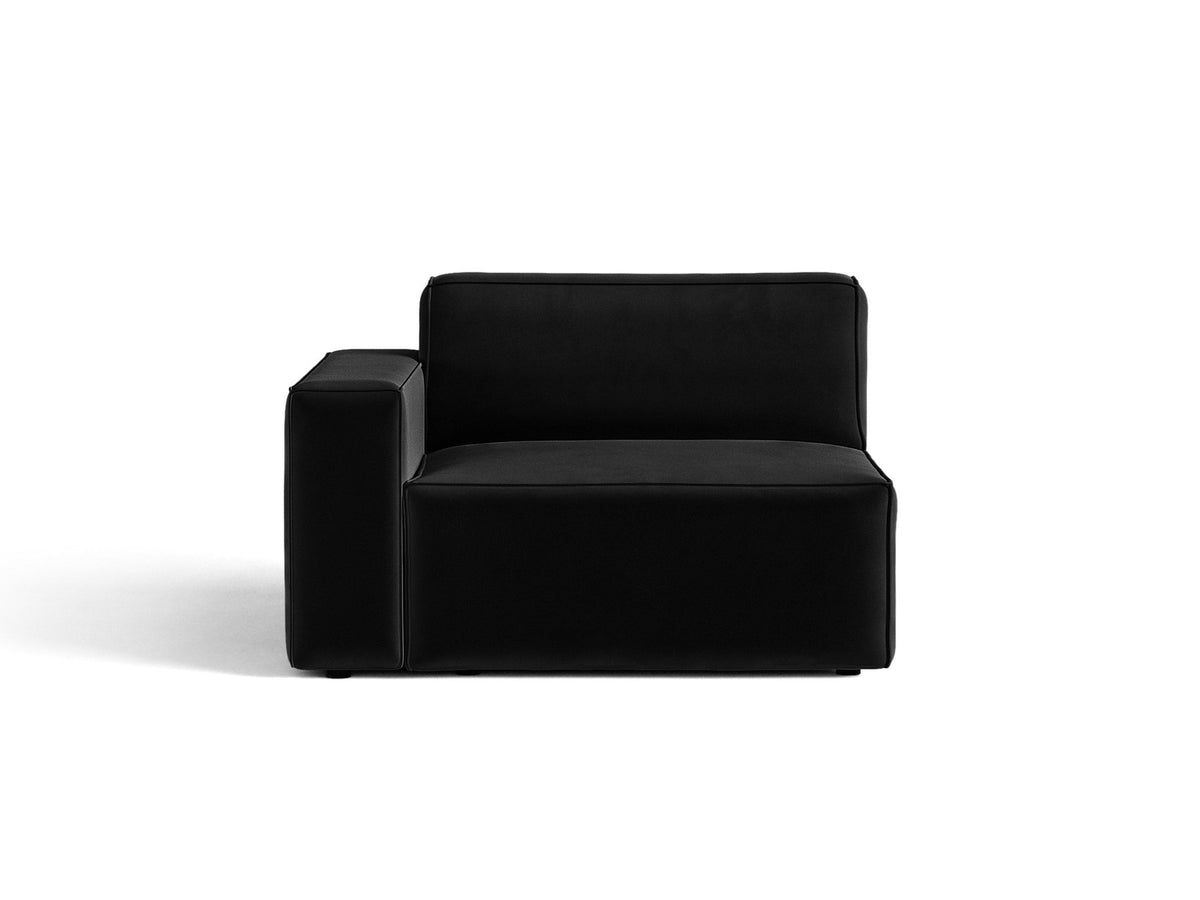 Modulares Sofa-Element Jodie von Micadoni in leichtem Beige mit Venus-Samtstoff, schwarzen Kunststoffbeinen und niedriger Rückenlehne.