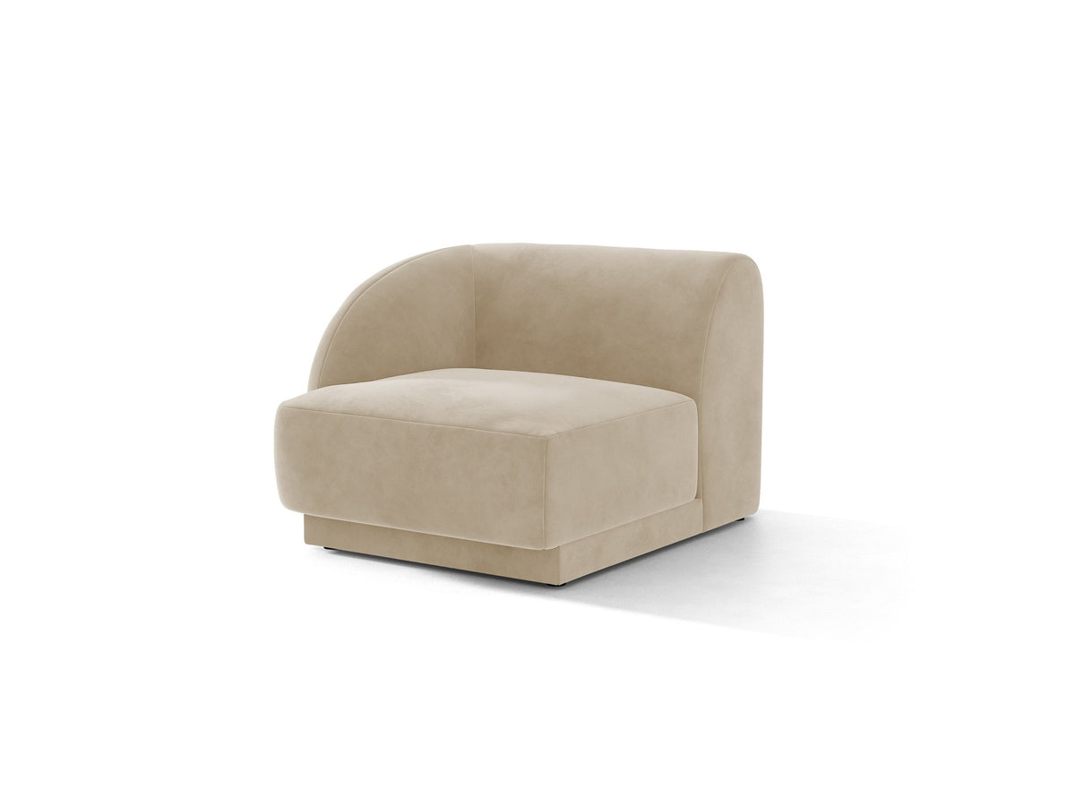 Dunkelbeiger Einsitzer aus der modularen Miley-Sofa-Serie von Micadoni, Bezug aus Bluvel-Stoff, schwarze Kunststofffüsse, kompakte quadratische Form.