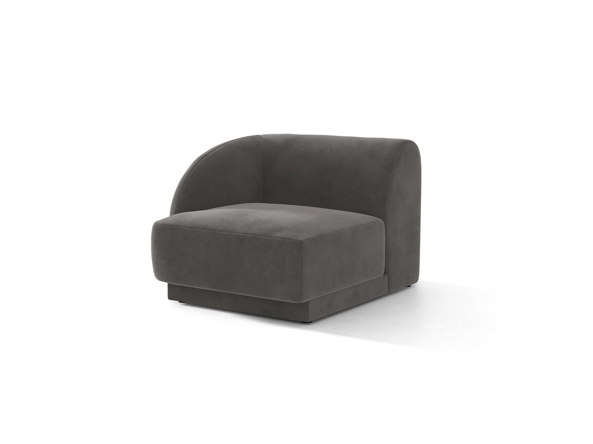 Dunkelbeiger Einsitzer aus der modularen Miley-Sofa-Serie von Micadoni, Bezug aus Bluvel-Stoff, schwarze Kunststofffüsse, kompakte quadratische Form.