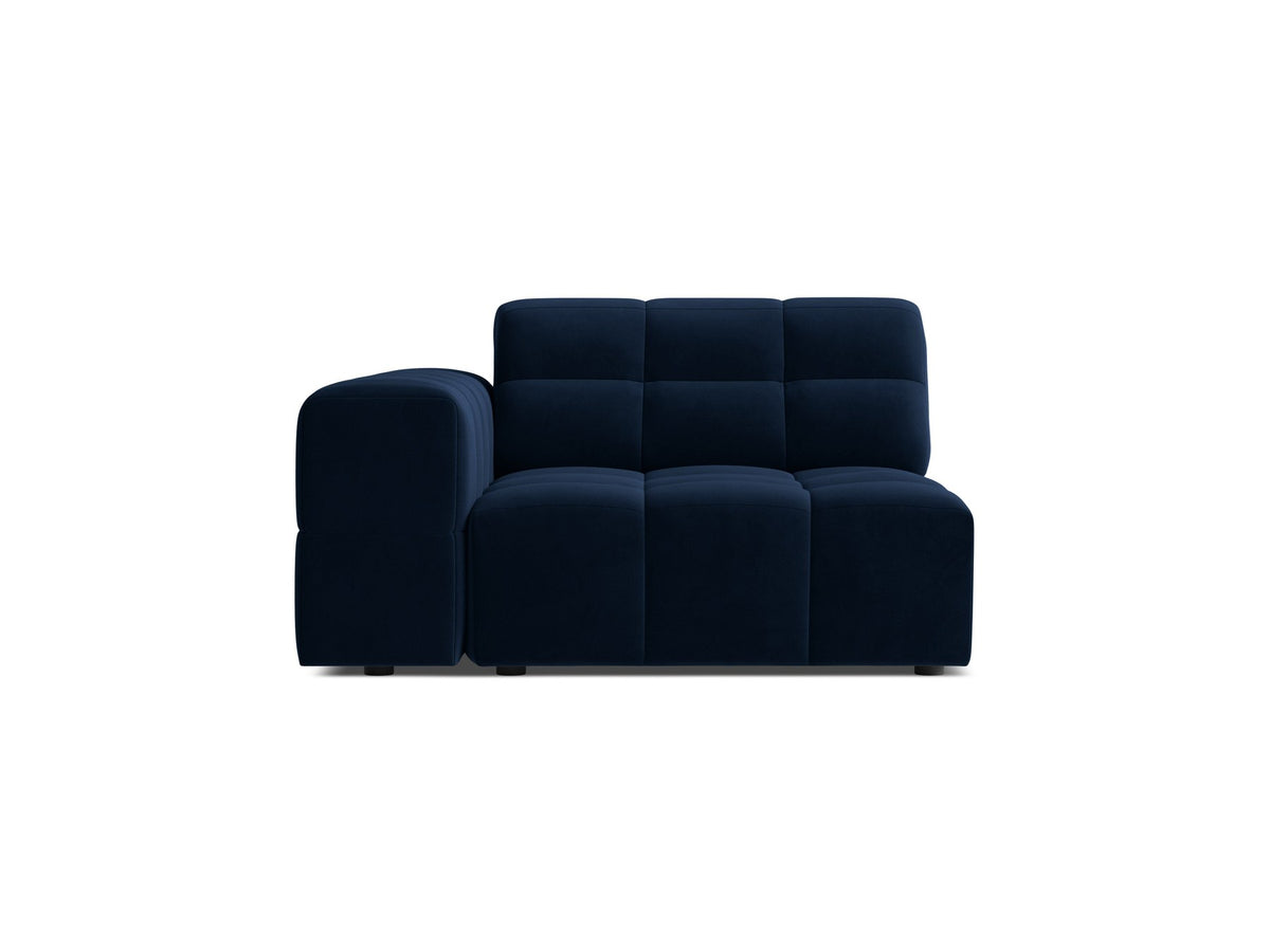 Modulares Sofa Jennifer von Micadoni in leichtem Beige mit Chenille-Stoffbezug, schwarzen Kunststoffbeinen und niedriger Rückenlehne.