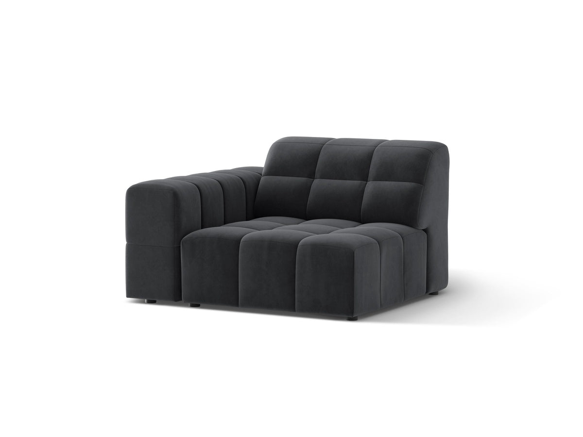Modulares Sofa Jennifer von Micadoni in leichtem Beige mit Chenille-Stoffbezug, schwarzen Kunststoffbeinen und niedriger Rückenlehne.