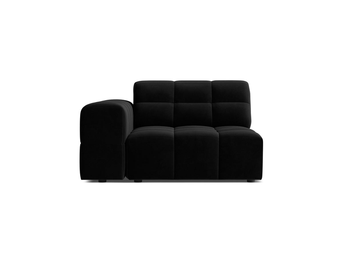 Modulares Sofa Jennifer von Micadoni in leichtem Beige mit Chenille-Stoffbezug, schwarzen Kunststoffbeinen und niedriger Rückenlehne.