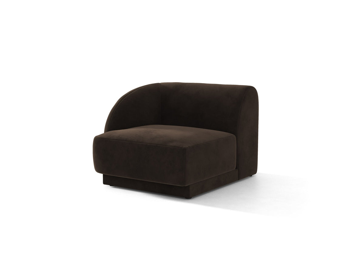 Dunkelbeiger Einsitzer aus der modularen Miley-Sofa-Serie von Micadoni, Bezug aus Bluvel-Stoff, schwarze Kunststofffüsse, kompakte quadratische Form.