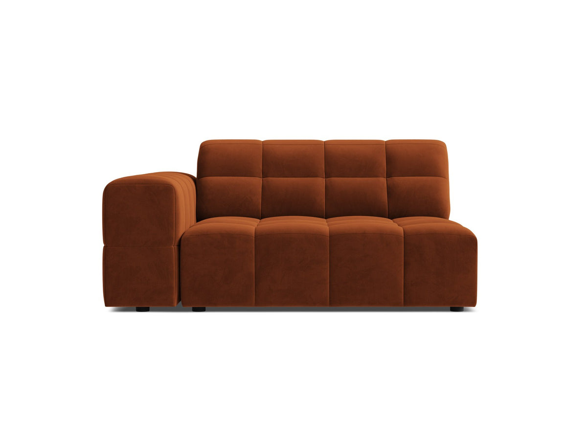 Modulares Sofa Jennifer von Micadoni in Leichtes beige mit Chenille-Bezug Eden, schwarzen Kunststoffbeinen und niedriger Rückenlehne.