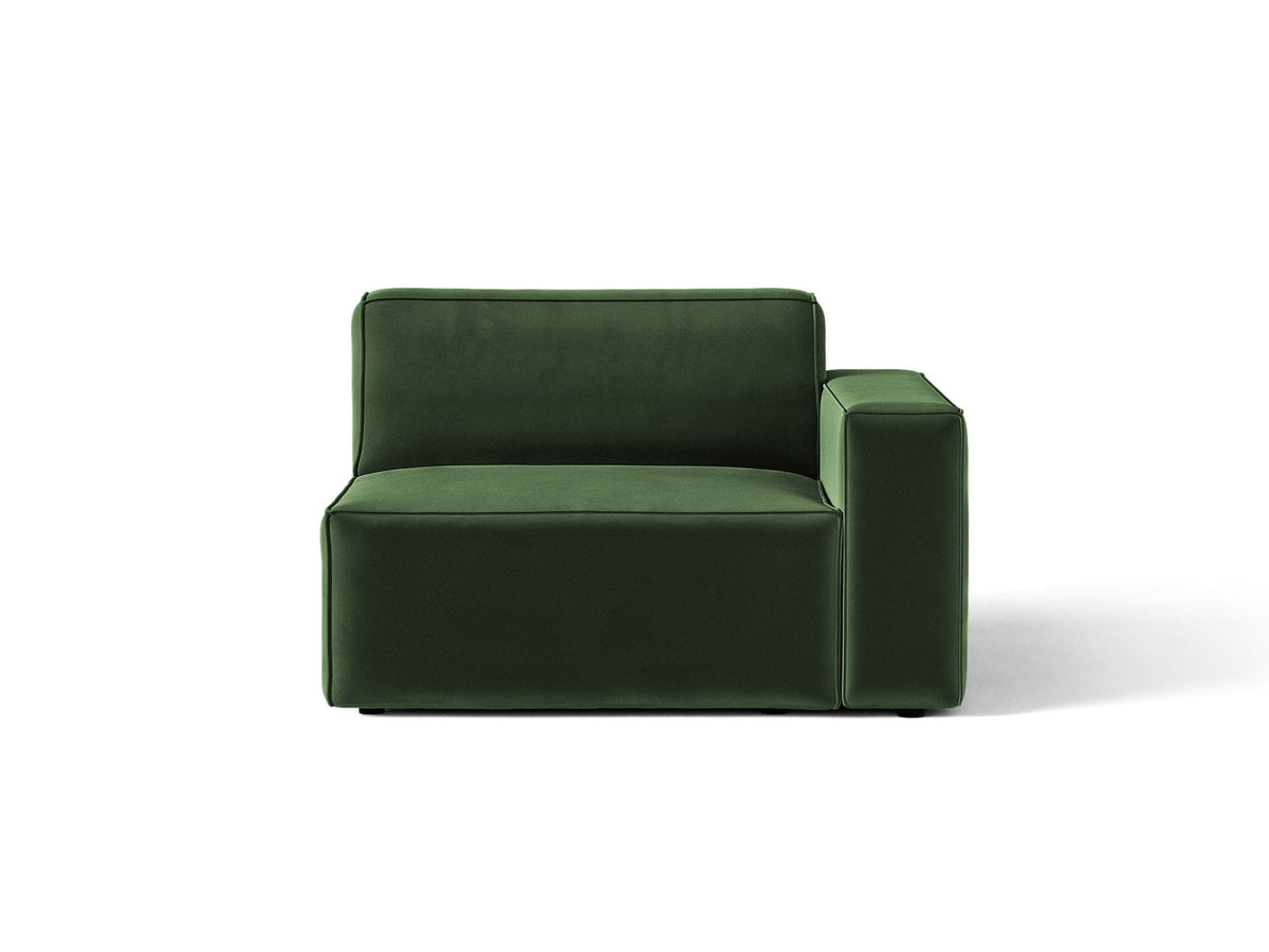 Modulares Sofa Jodie von Micadoni in leichtem Beige mit Venus-Samtstoff, schwarzen Kunststoffbeinen und rechtsseitiger Ausrichtung.
