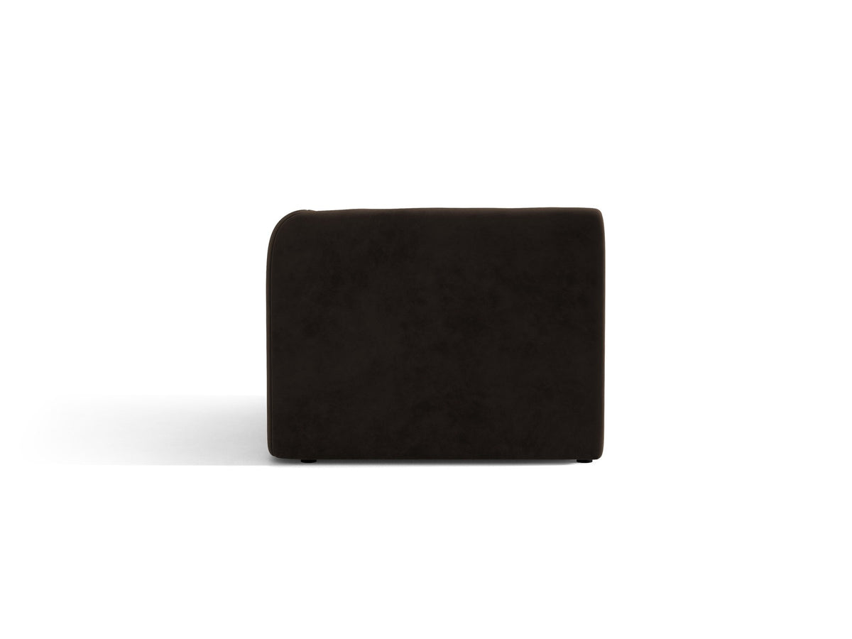 Miley Einsitzer von Micadoni: modulares Sofa-Modul in Dunkelbeige mit Stoffbezug Bluvel 30, schwarzen Kunststoffbeinen und gepolsterter Rückenlehne.