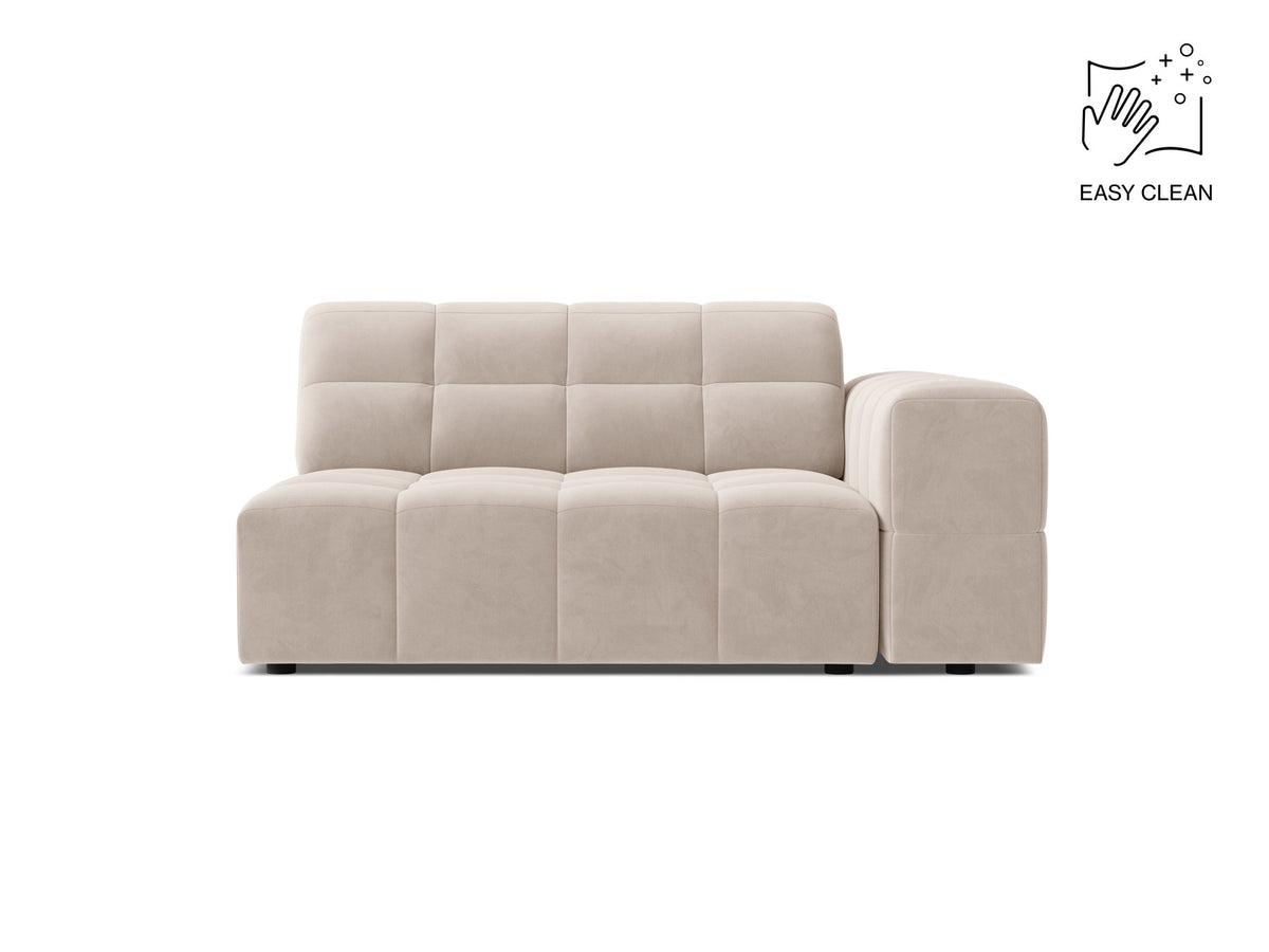 Modulares Sofa Jennifer von Micadoni in leichtem Beige, Bezug aus Eden-Chenille mit 3D-Struktur, schwarze Kunststoffbeine, rechtsseitige Ausrichtung.