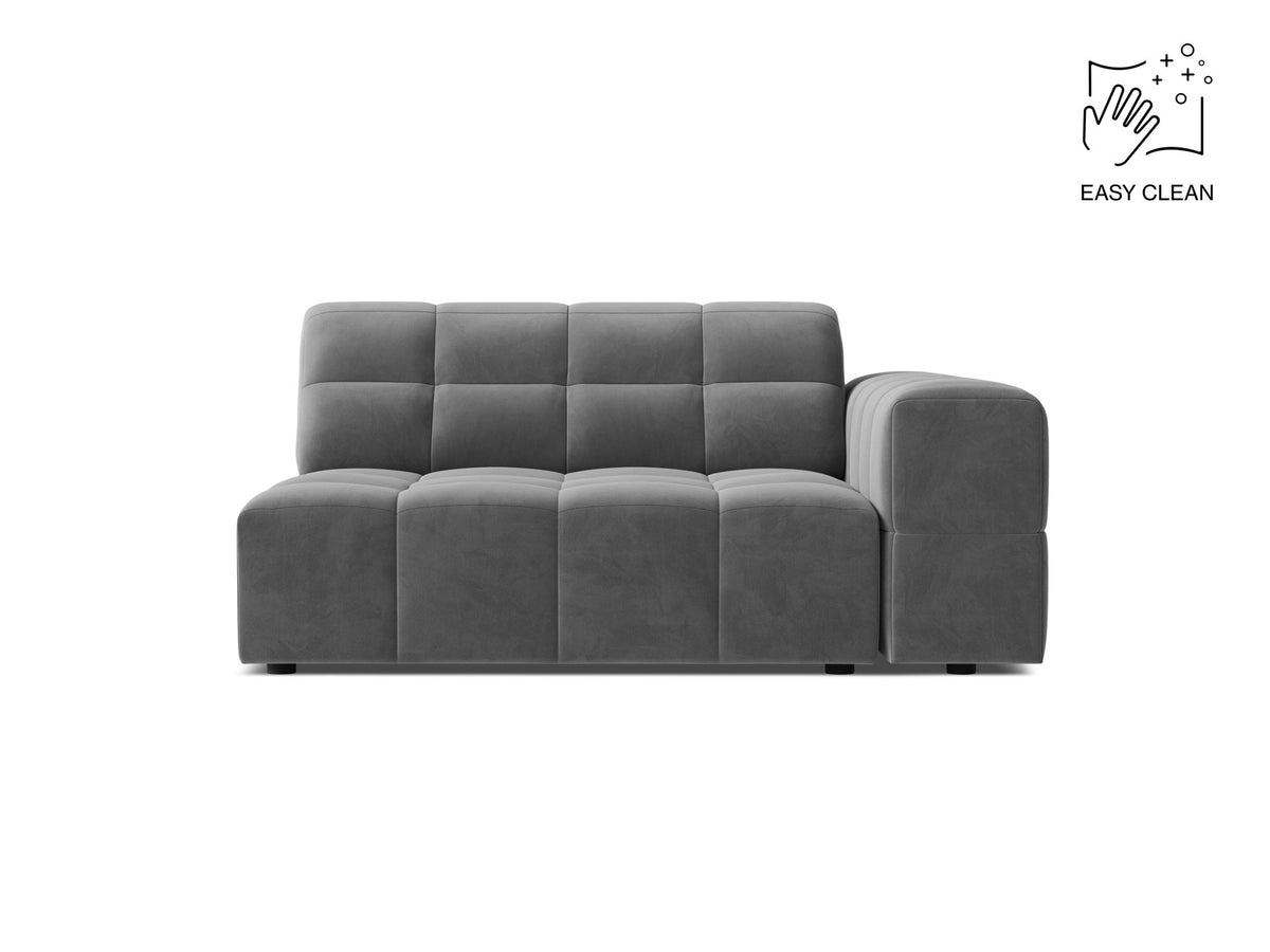 Modulares Sofa Jennifer von Micadoni in leichtem Beige, Bezug aus Eden-Chenille mit 3D-Struktur, schwarze Kunststoffbeine, rechtsseitige Ausrichtung.