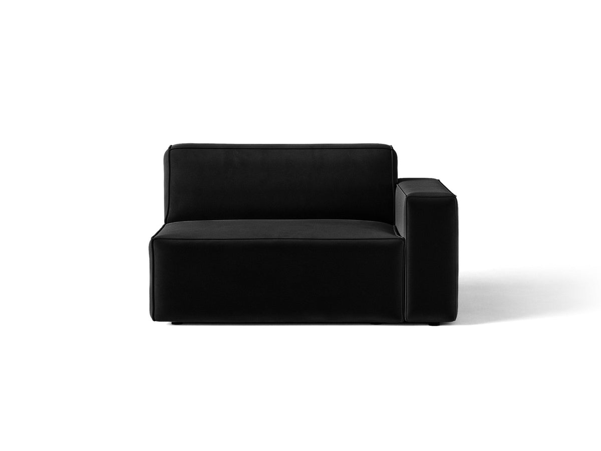 Modulares Sofa Jodie von Micadoni in leichtem Beige, Venus Samtstoff, schwarzen Kunststoffbeinen, rechtsseitige Ausrichtung als Eckmodul.