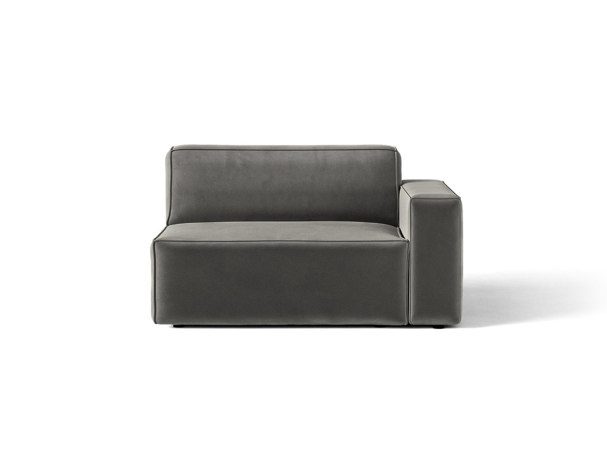 Modulares Sofa Jodie von Micadoni in leichtem Beige, Venus Samtstoff, schwarzen Kunststoffbeinen, rechtsseitige Ausrichtung als Eckmodul.