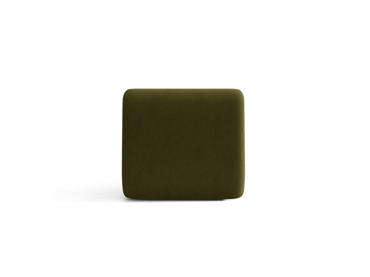 Armloses Samtmodul-Sofaelement Neo von Micadoni in dunklem Olivgrün, mit schwarzen Kunststoffbeinen, Teil eines modularen Sofasystems.