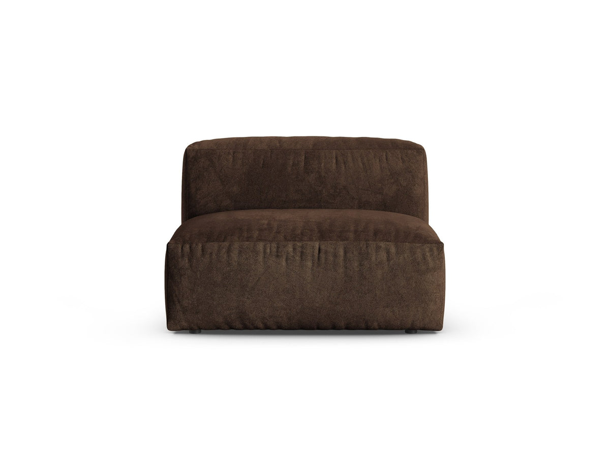 Einsitzer-Modul des Sofas Martina von Micadoni in Schokolade mit Veloursstoff-Bezug, schwarzen Kunststoffbeinen und gepolsterter Sitzfläche.