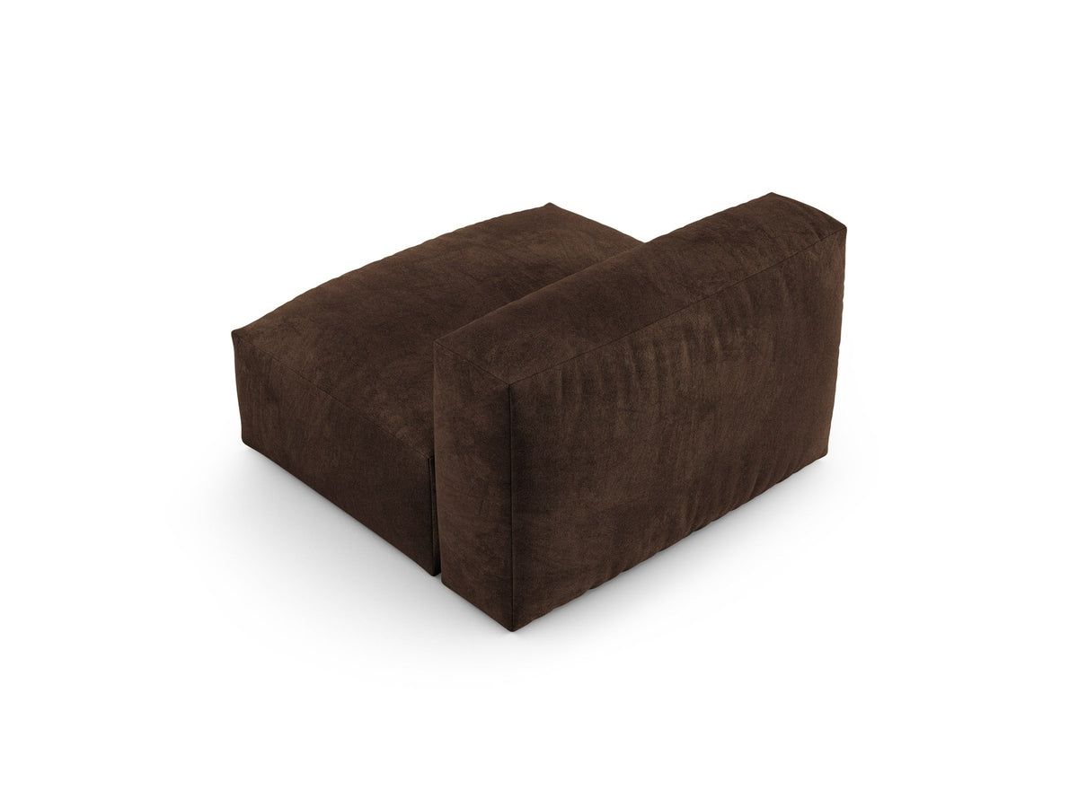 Einsitzer-Modul des Sofas Martina von Micadoni in Schokolade mit Veloursstoff-Bezug, schwarzen Kunststoffbeinen und gepolsterter Sitzfläche.