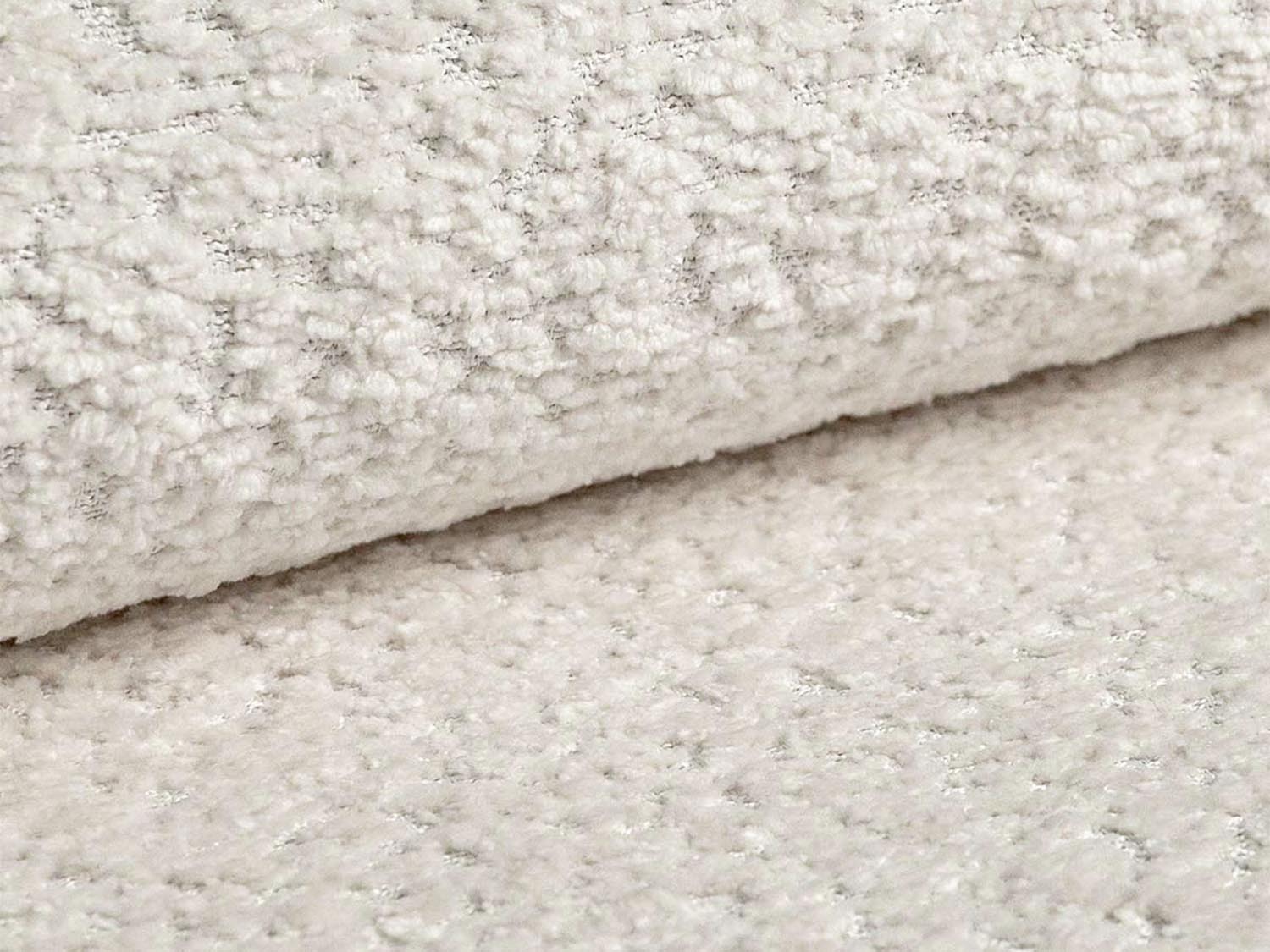Elegantes Lido 2-Sitzer Sofa von Micadoni in zartem Beige, perfekt für entspannte Abende und als Schlafgelegenheit für Übernachtungsgäste.
