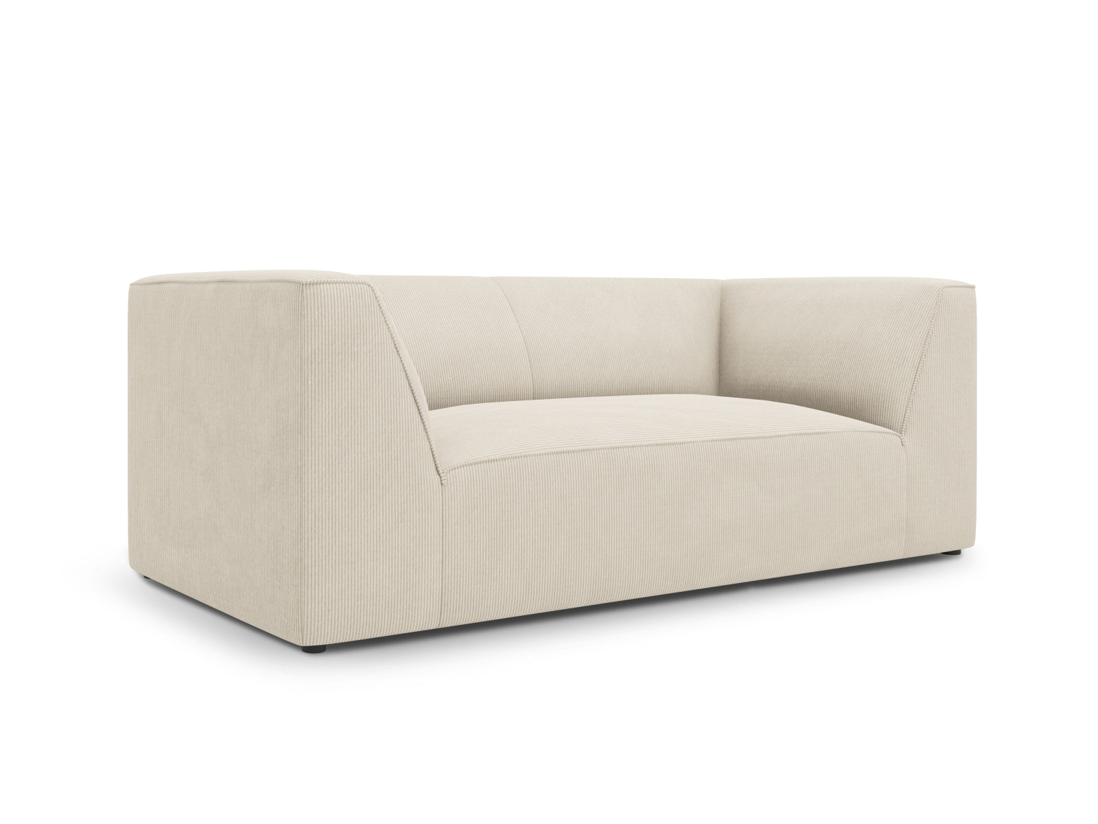 Modernes Ruby 2-Sitzer Sofa in zartem Beige, perfekt für gemütliche Wohnzimmer. Exquisite Qualität und zeitloses Design von Micadoni.