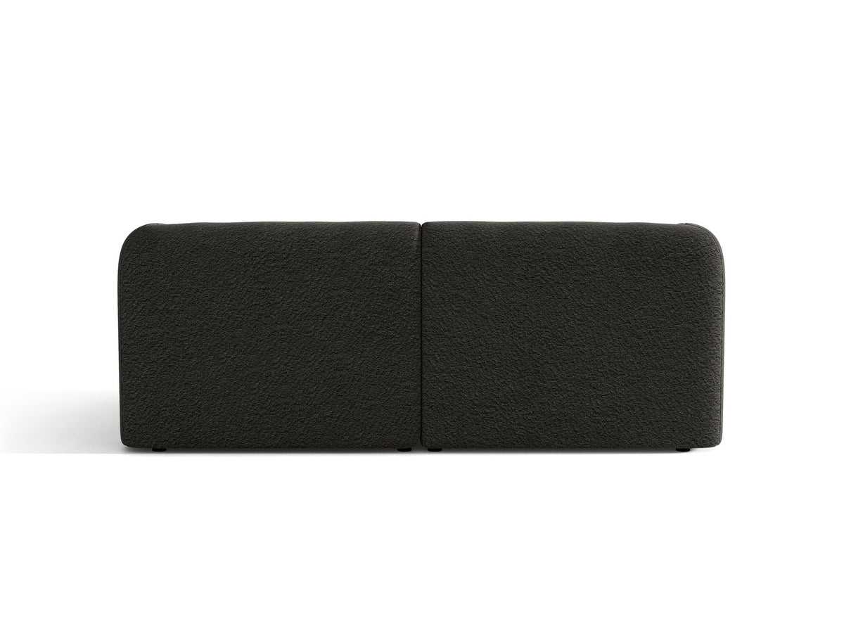 Dunkelbeiges 2er Sofa Miley von Micadoni mit Bluvel-Stoffbezug, schwarzen Kunststoffbeinen und flacher Rückenlehne, freigestellt fotografiert.