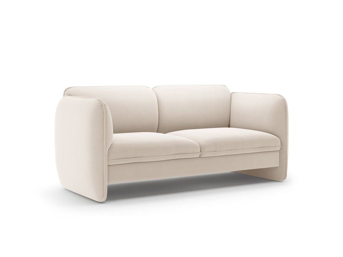 Zweisitzer-Sofa Georgia von Micadoni in Kobalt mit samtigem Bezug, gepolsterten Armlehnen und schwarzen Kunststoffbeinen, Frontalansicht.