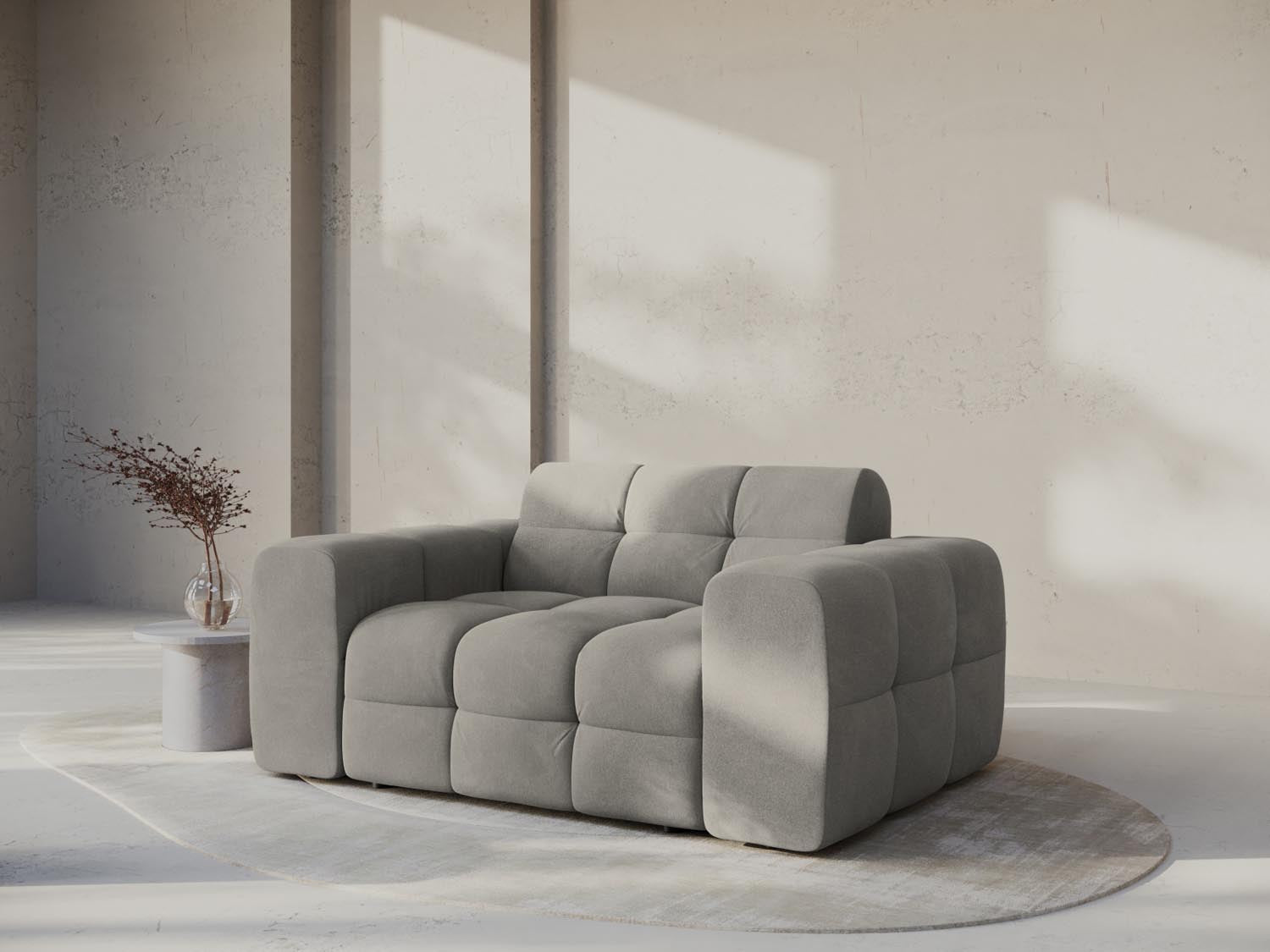 Elegantes Kendal Velour Sofa für zwei Personen in edlem Dunkelgrau, ideal für stilvolle Wohnräume und gemütliche Abende.