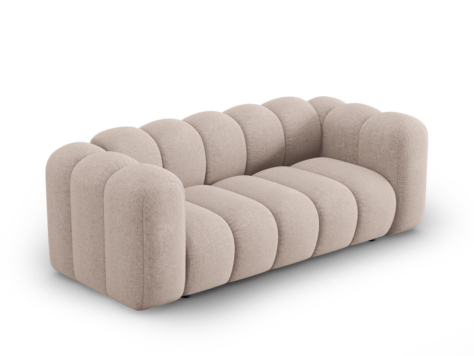 Erleben Sie das Lupine Sofa 2 Sitzer von Micadoni – ein stilvolles, komfortables Möbelstück, das jedem Raum Eleganz verleiht.