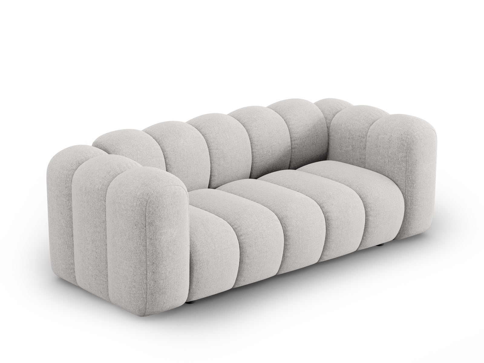Erleben Sie das Lupine Sofa 2 Sitzer von Micadoni – ein stilvolles, komfortables Möbelstück, das jedem Raum Eleganz verleiht.