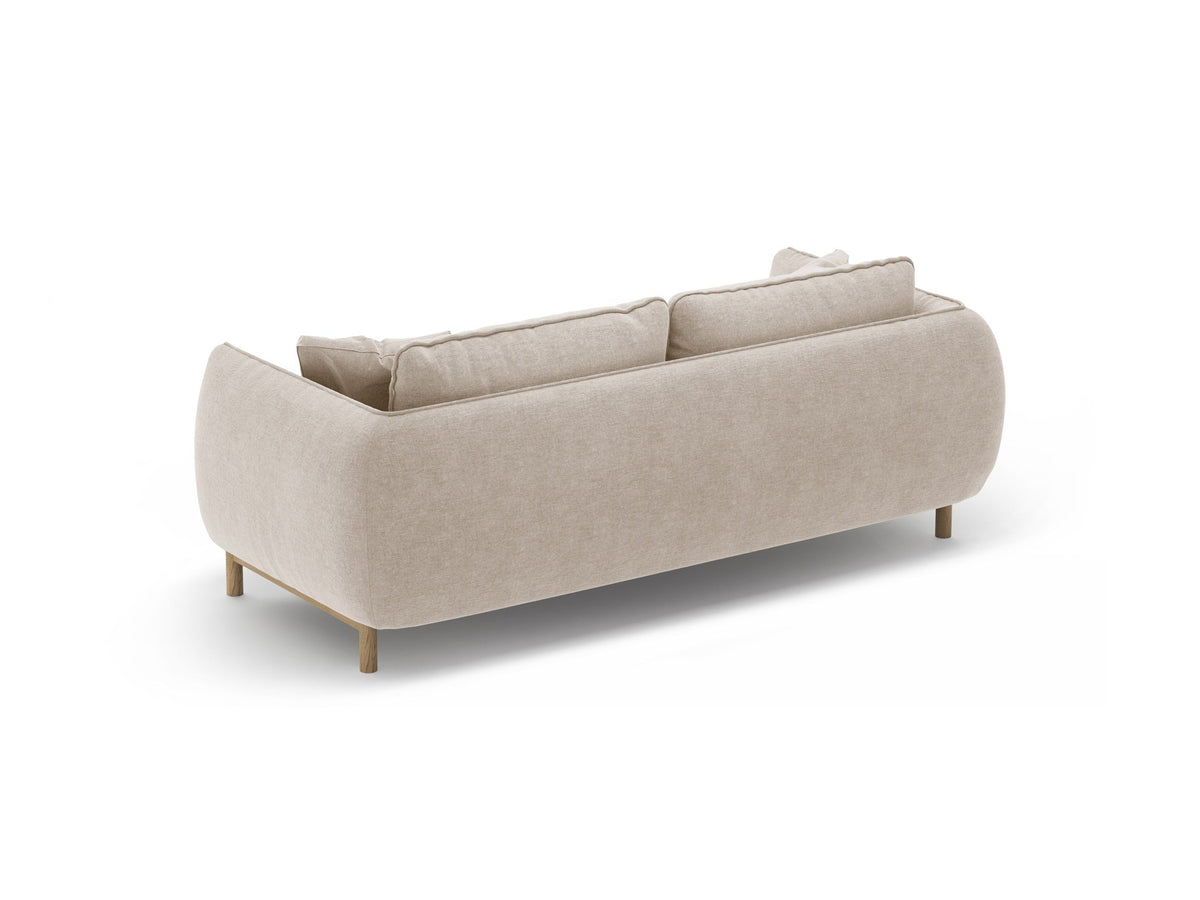 Ada 2er Sofa von Micadoni in Mandel beige mit gepolstertem Velours-Bezug, geschwungener Rückenlehne und sichtbaren Buchenholzbeinen.