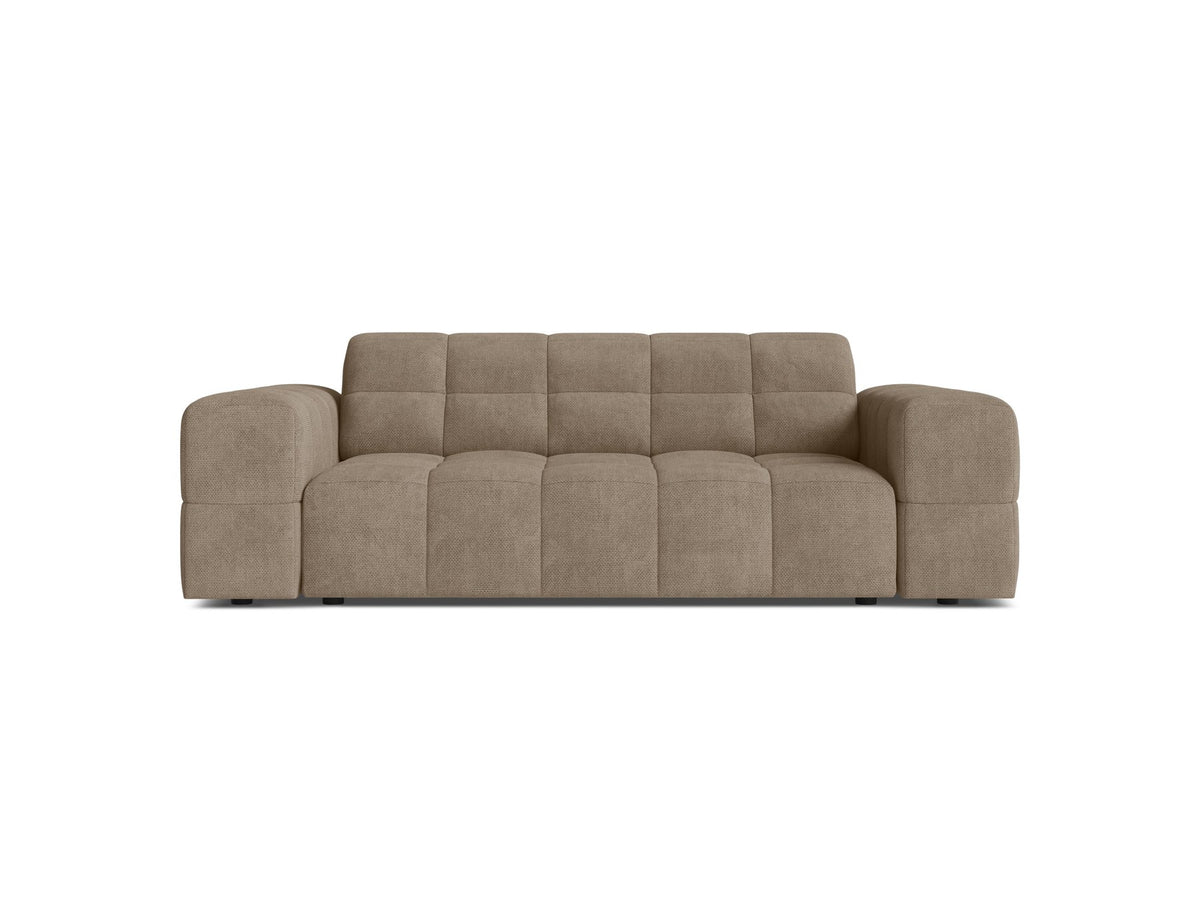 Beiges 2er Sofa Jennifer von Micadoni mit Chenille-Bezug, schwarzen Kunststoffbeinen und gepolsterter Rückenlehne auf hellem Hintergrund fotografiert.