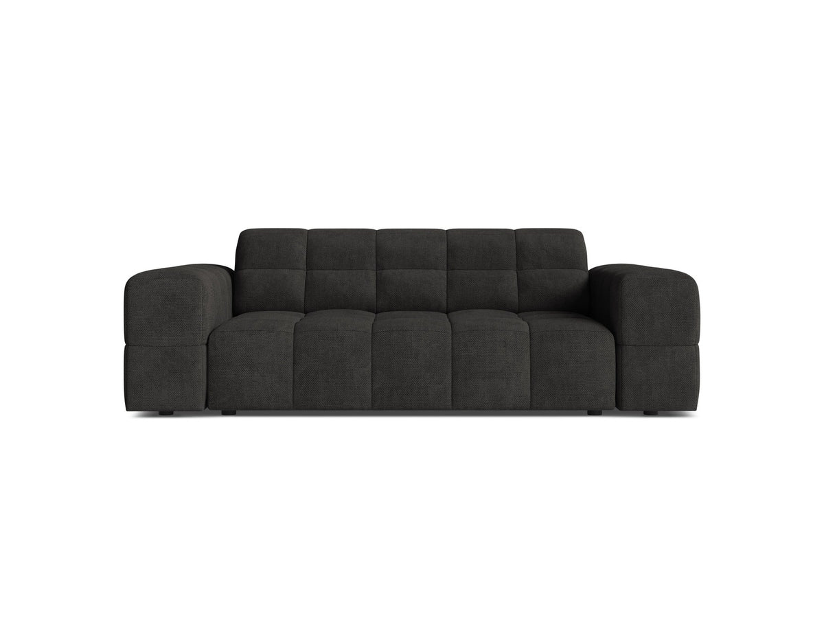 Beiges 2er Sofa Jennifer von Micadoni mit Chenille-Bezug, schwarzen Kunststoffbeinen und gepolsterter Rückenlehne auf hellem Hintergrund fotografiert.