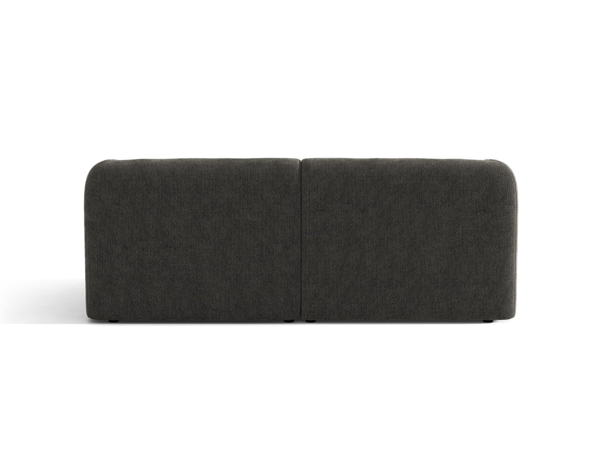 Dunkelbeiges 2er Sofa Miley von Micadoni mit Bluvel-Stoffbezug, schwarzen Kunststoffbeinen und flacher Rückenlehne, freigestellt fotografiert.