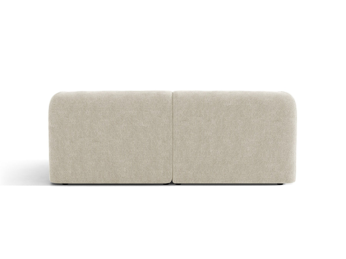 Dunkelbeiges 2er Sofa Miley von Micadoni mit Bluvel-Stoffbezug, schwarzen Kunststoffbeinen und flacher Rückenlehne, freigestellt fotografiert.