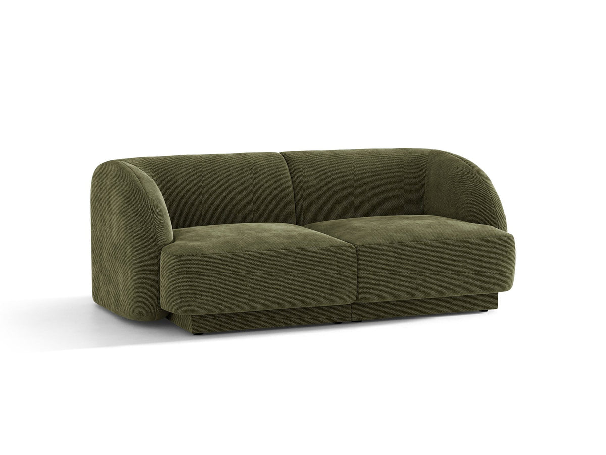 Dunkelbeiges 2er Sofa Miley von Micadoni mit Bluvel-Stoffbezug, schwarzen Kunststoffbeinen und flacher Rückenlehne, freigestellt fotografiert.