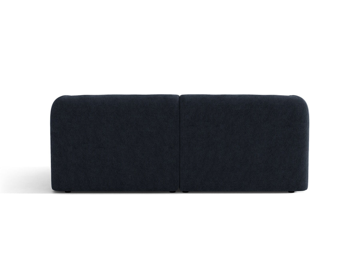 Dunkelbeiges 2er Sofa Miley von Micadoni mit Bluvel-Stoffbezug, schwarzen Kunststoffbeinen und flacher Rückenlehne, freigestellt fotografiert.