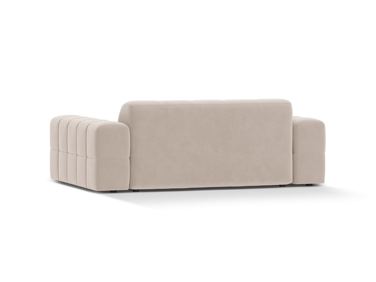 Beiges 2er Sofa Jennifer von Micadoni mit Chenille-Bezug, schwarzen Kunststoffbeinen und gepolsterter Rückenlehne auf hellem Hintergrund fotografiert.