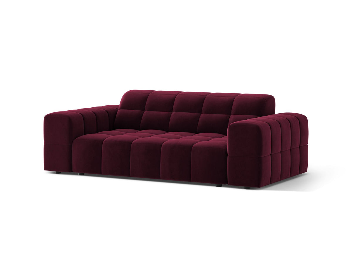 Beiges 2er Sofa Jennifer von Micadoni mit Chenille-Bezug, schwarzen Kunststoffbeinen und gepolsterter Rückenlehne auf hellem Hintergrund fotografiert.