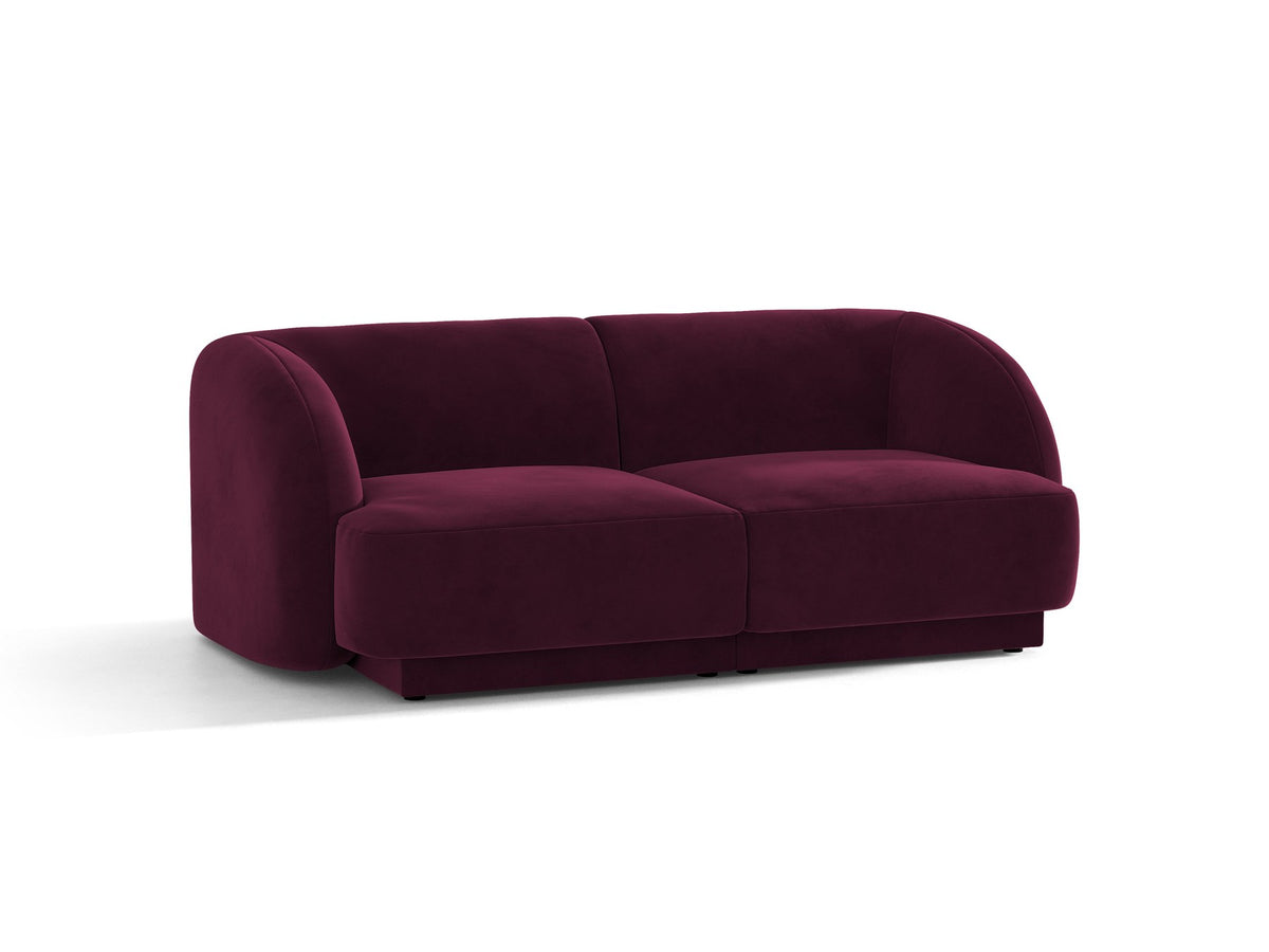 Dunkelbeiges 2er Sofa Miley von Micadoni mit Bluvel-Stoffbezug, schwarzen Kunststoffbeinen und flacher Rückenlehne, freigestellt fotografiert.