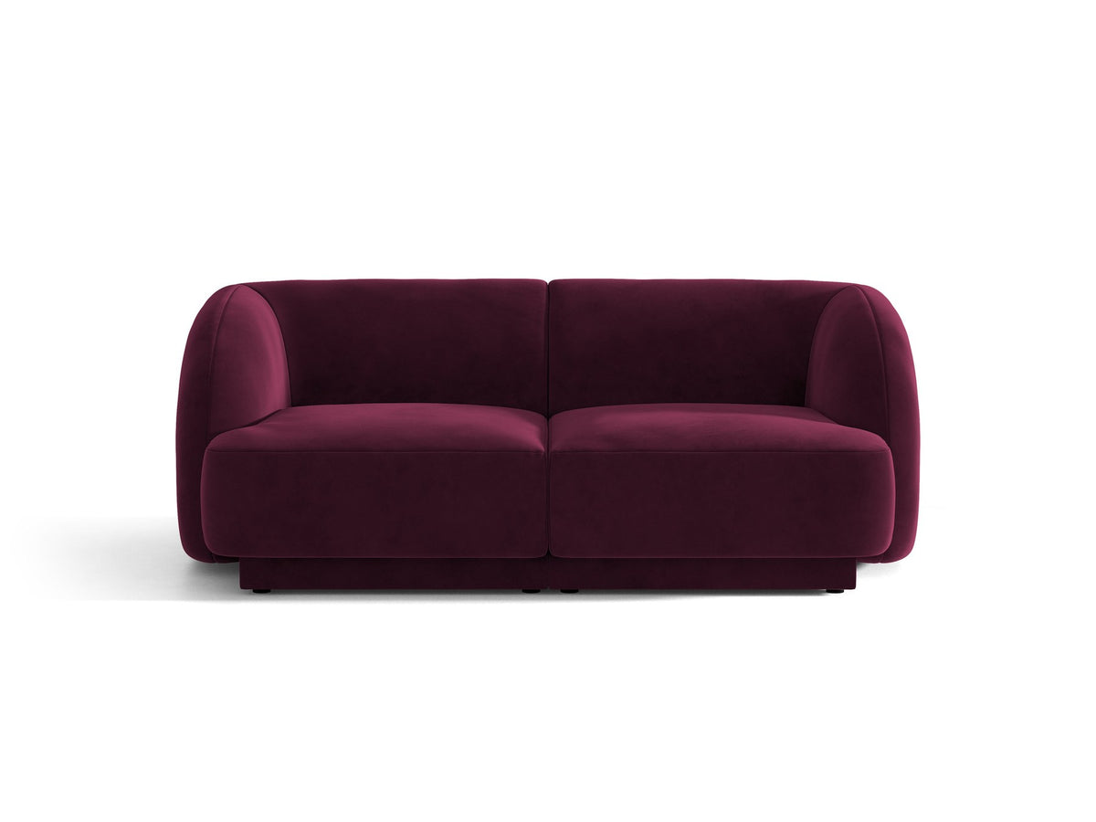 Dunkelbeiges 2er Sofa Miley von Micadoni mit Bluvel-Stoffbezug, schwarzen Kunststoffbeinen und flacher Rückenlehne, freigestellt fotografiert.