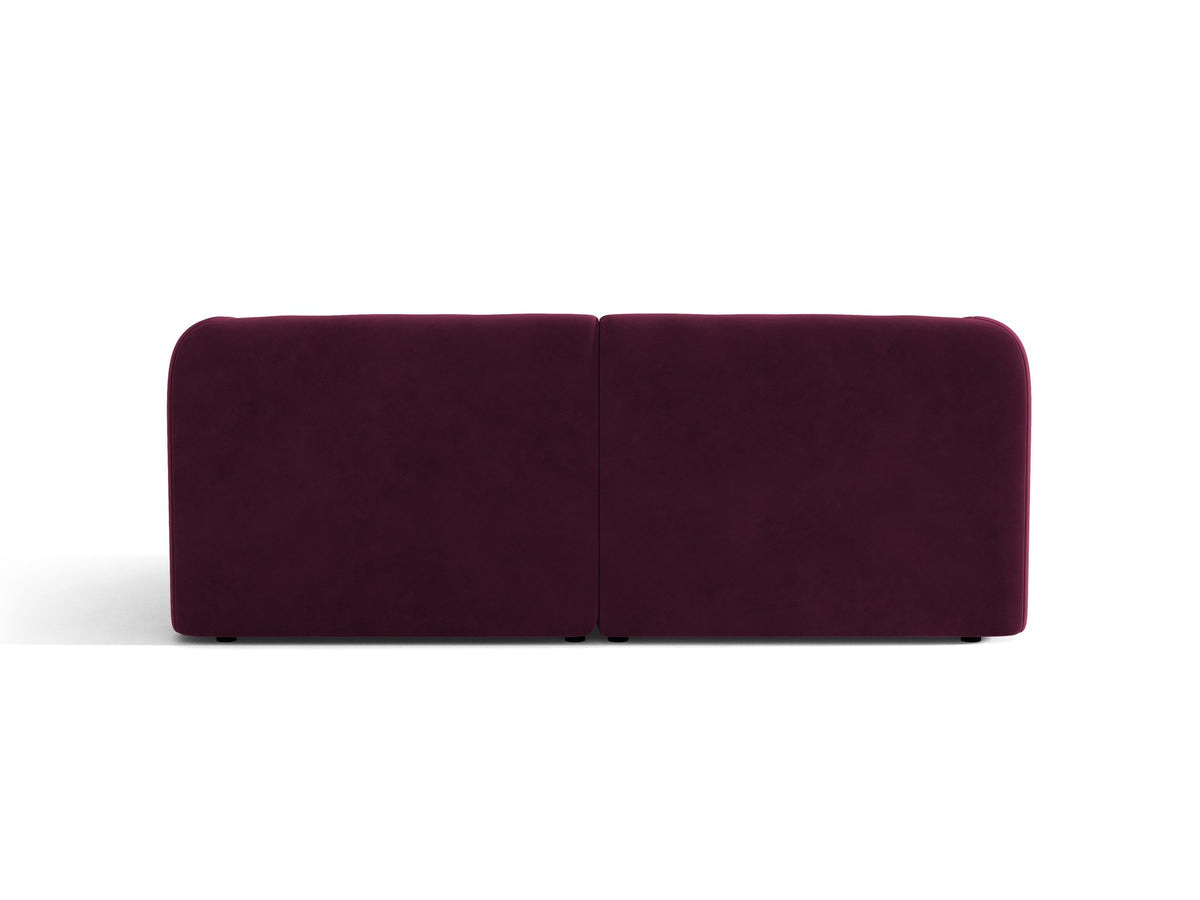 Dunkelbeiges 2er Sofa Miley von Micadoni mit Bluvel-Stoffbezug, schwarzen Kunststoffbeinen und flacher Rückenlehne, freigestellt fotografiert.