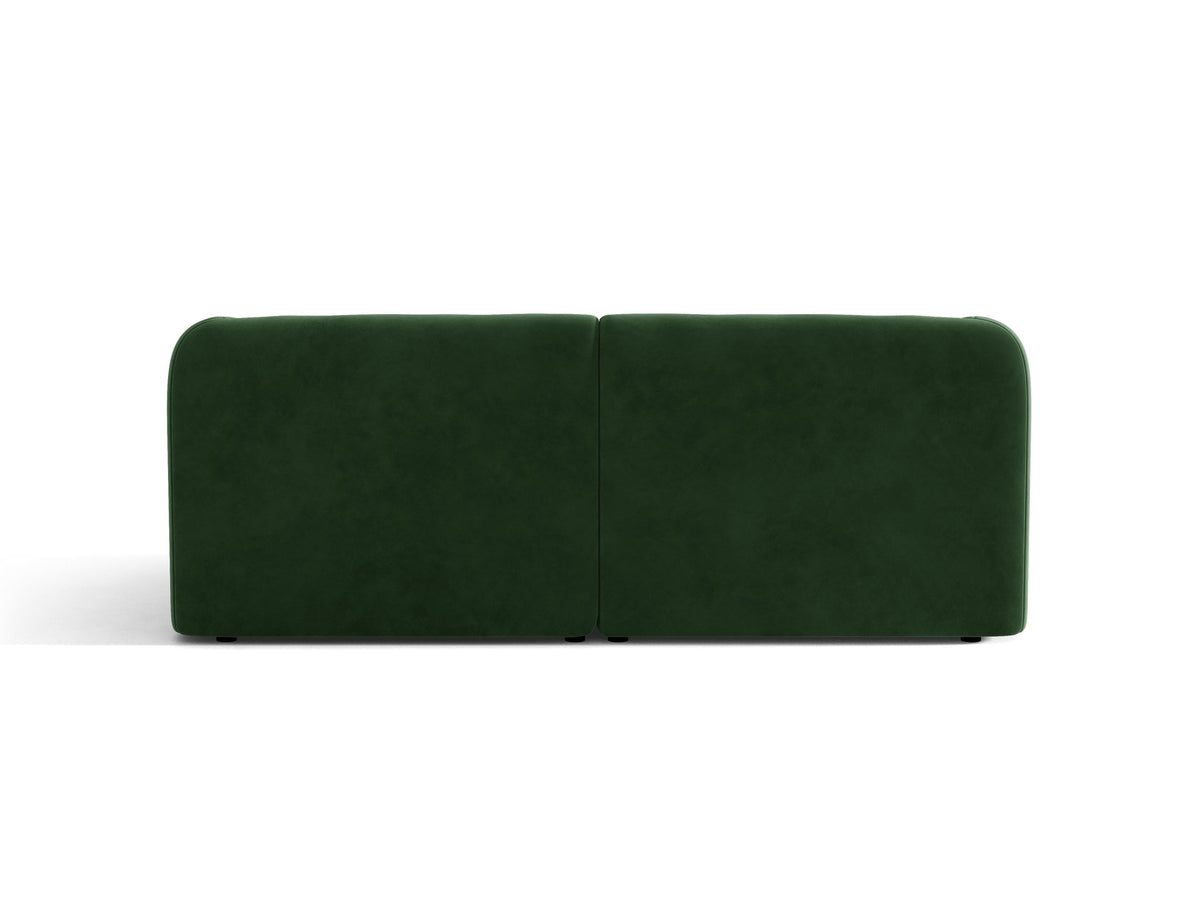 Dunkelbeiges 2er Sofa Miley von Micadoni mit Bluvel-Stoffbezug, schwarzen Kunststoffbeinen und flacher Rückenlehne, freigestellt fotografiert.