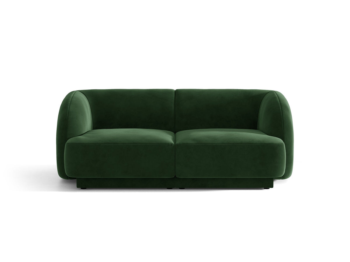 Dunkelbeiges 2er Sofa Miley von Micadoni mit Bluvel-Stoffbezug, schwarzen Kunststoffbeinen und flacher Rückenlehne, freigestellt fotografiert.