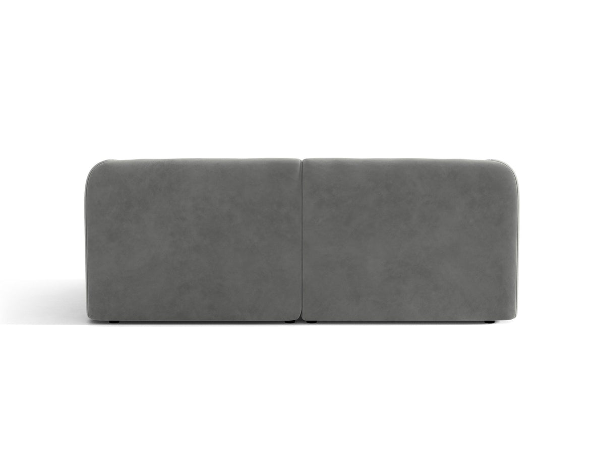 Dunkelbeiges 2er Sofa Miley von Micadoni mit Bluvel-Stoffbezug, schwarzen Kunststoffbeinen und flacher Rückenlehne, freigestellt fotografiert.
