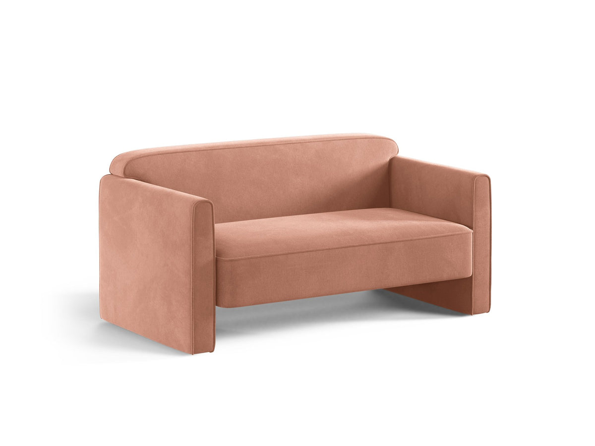 Beiges 2er Sofa Abby von Micadoni mit gepolsterter Sitzfläche, niedrigen schwarzen Kunststoffbeinen und schlichtem, abgerundetem Design.