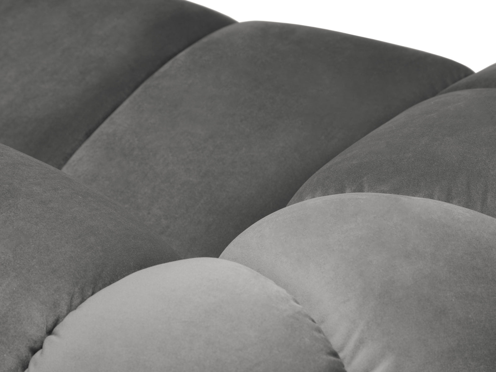 Elegantes 2-Sitzer Sofa Diana aus grauem Velours von Micadoni, ideal für stilvolle Wohnräume und gemütliche Abende.