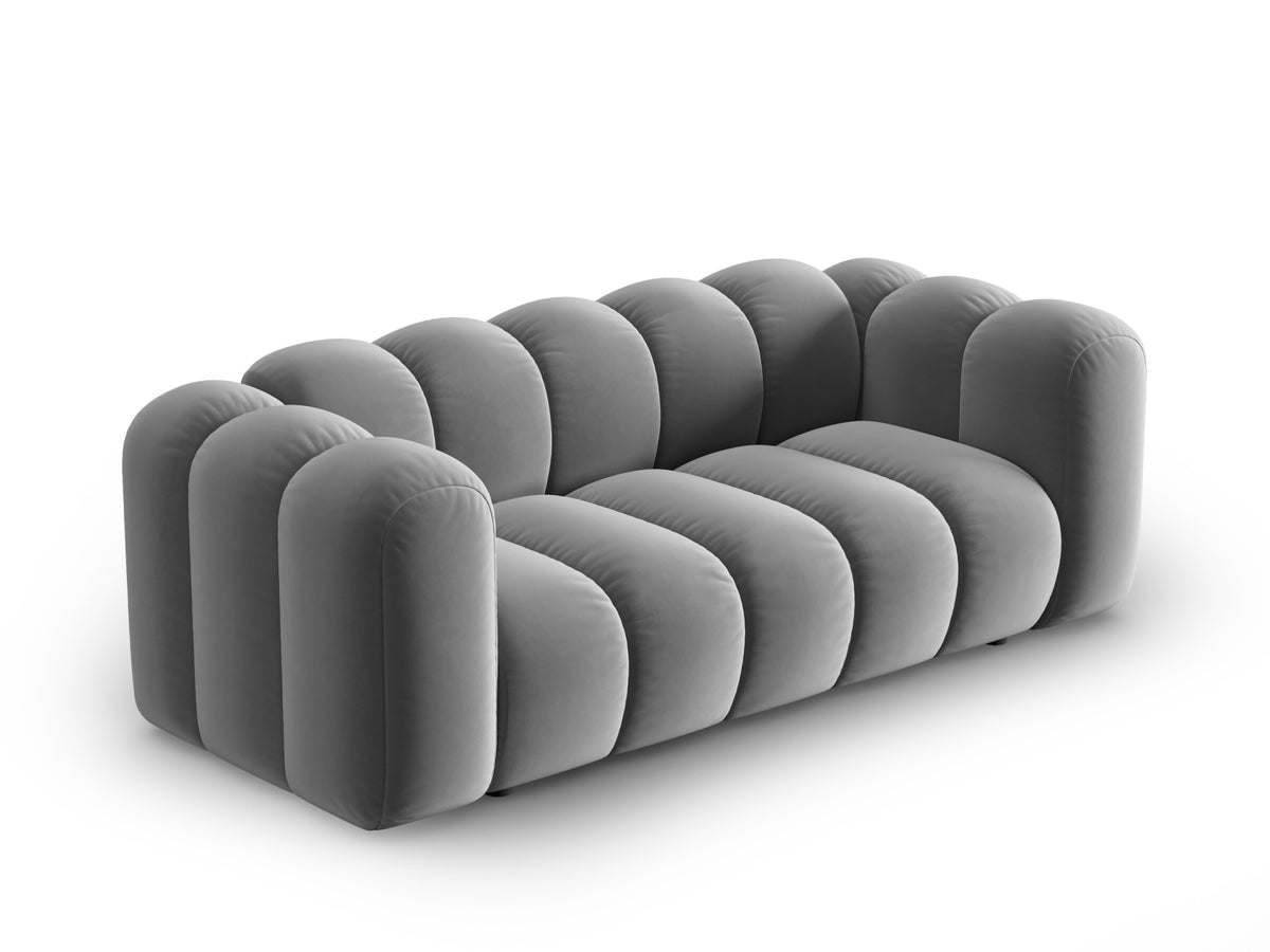 Lupine Velour Sofa 2 Sitzer in Grey-Salvador präsentiert im Onlineshop von KAQTU Design AG. 2er Sofa ist von Micadoni