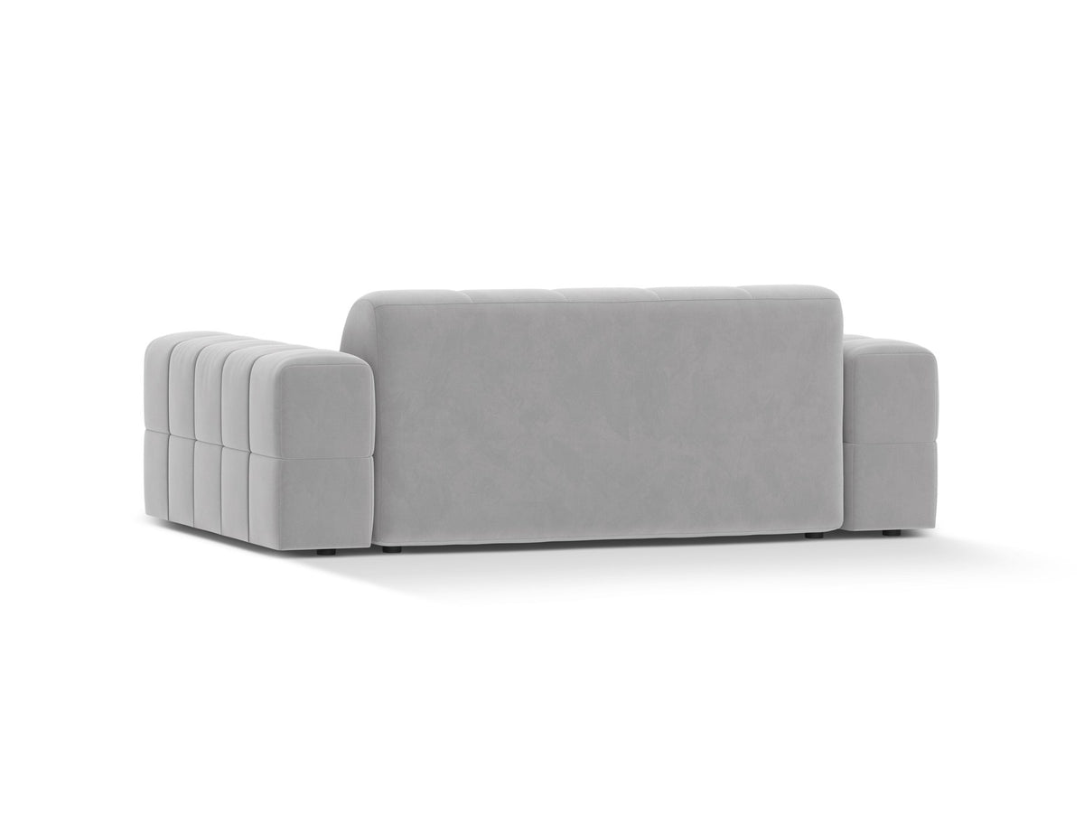 Beiges 2er Sofa Jennifer von Micadoni mit Chenille-Bezug, schwarzen Kunststoffbeinen und gepolsterter Rückenlehne auf hellem Hintergrund fotografiert.
