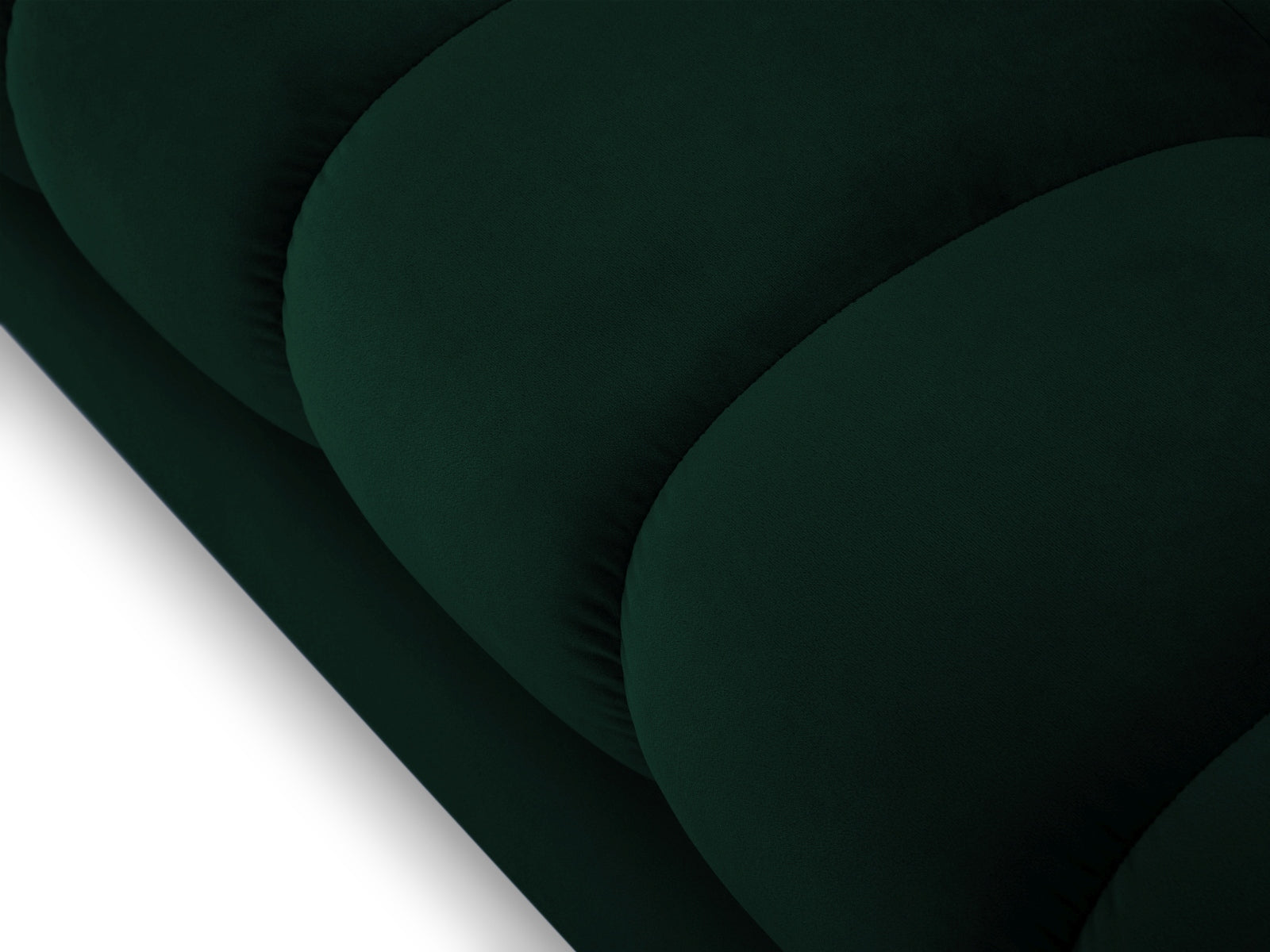 Stylisches 2-Sitzer Sofa Mamaia in luxuriösem Velours, tiefgrün, perfekt für gemütliche Abende und stilvolle Einrichtung.